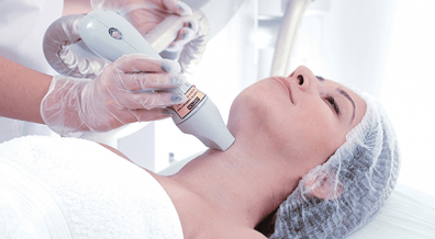 How fractional facial skin rejuvenation is performed