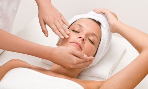 Sculptural facial massage will provide the skin with the necessary lifting effect